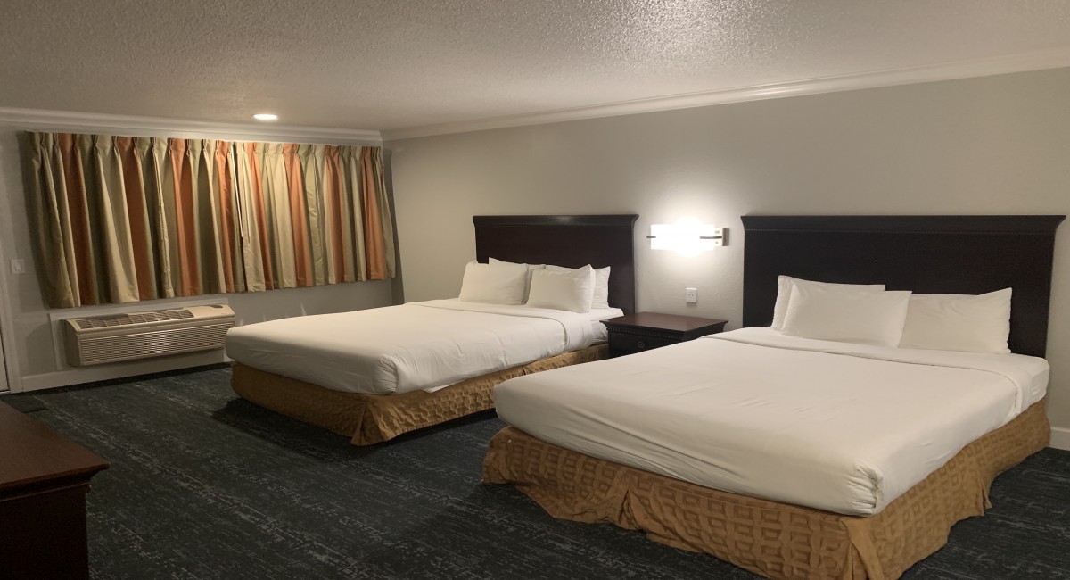 2 Queen Beds - Non Smoking