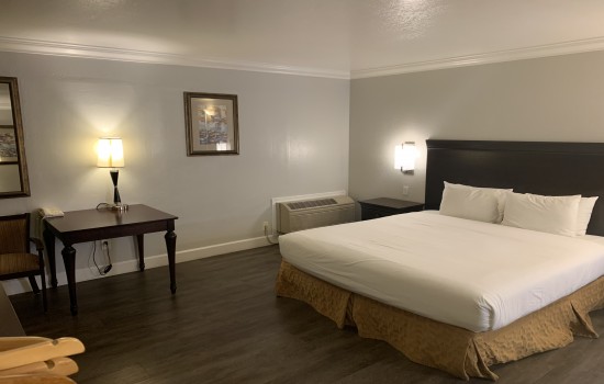 StarGazer Inn and Suites - Queen Accessible